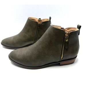 Journee Collection Women's Ellis Stacked Heel Booties Boots Olive Size 8.5 NWT